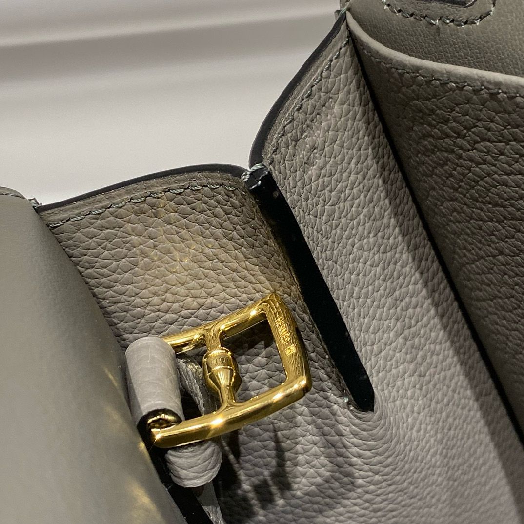 Hermes Halzan 25 Bag in Gris Meyer Clemence Leather - Image 8