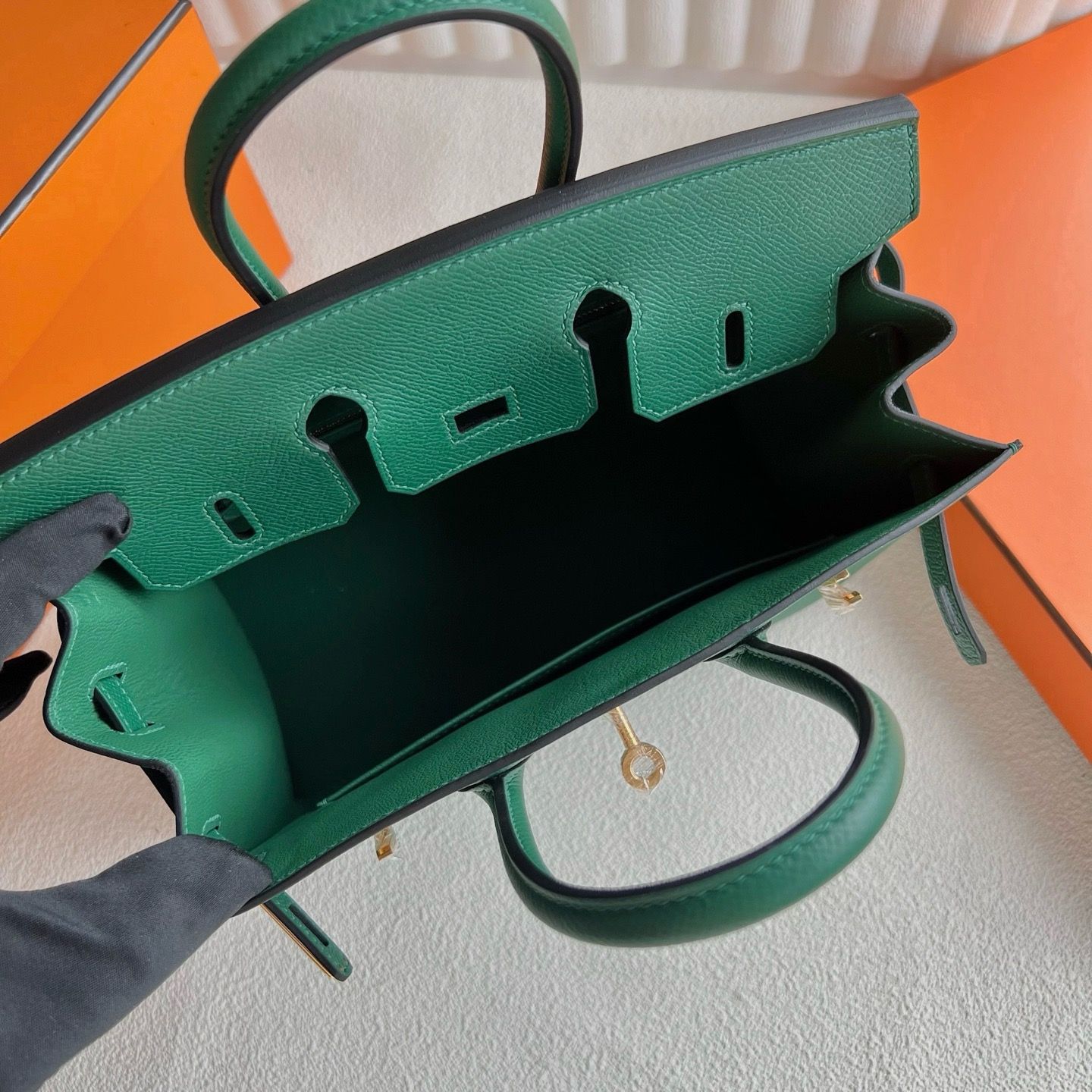 Hermes Birkin 25 Sellier Handmade Bag in Vert Moyen Epsom Calfskin - Image 6