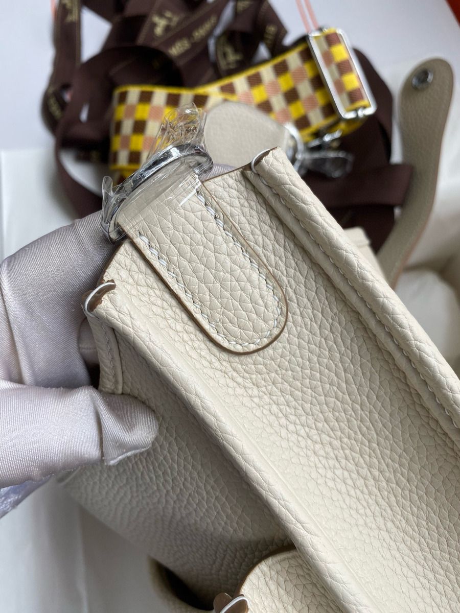 Hermes Evelyne III PM 29 Handmade Bag in Craie Clemence Leather - Image 7