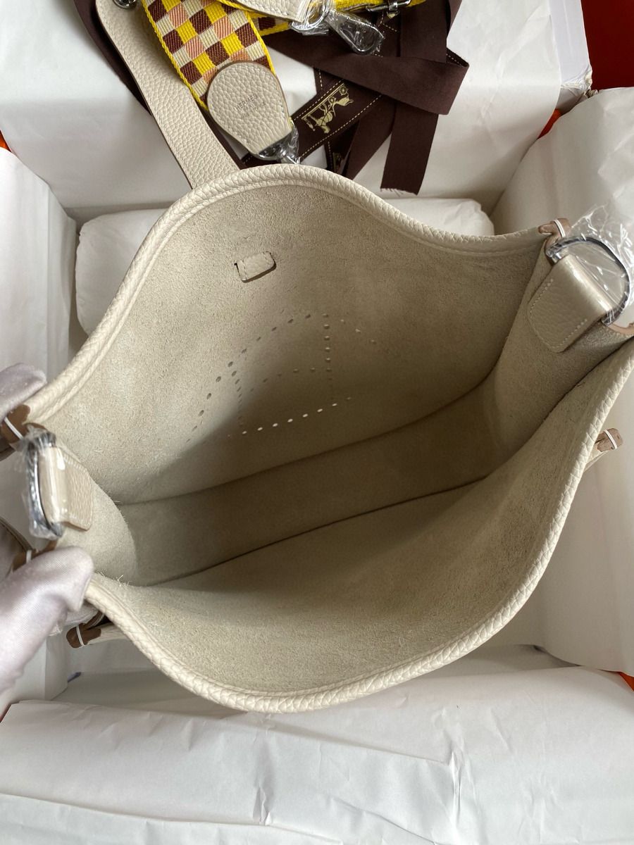 Hermes Evelyne III PM 29 Handmade Bag in Craie Clemence Leather - Image 10