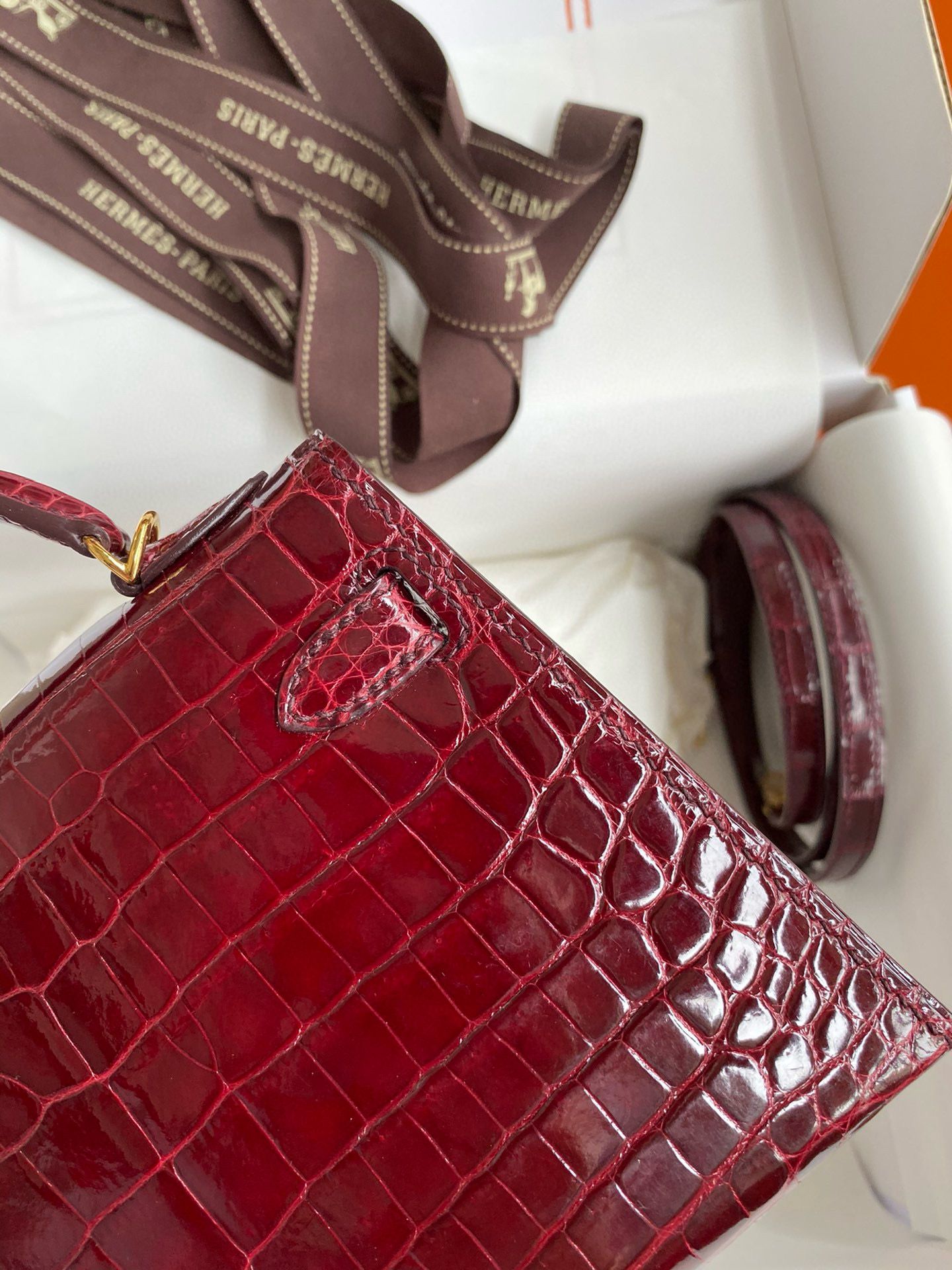 Hermes Kelly Mini II Sellier Handmade Bag in Bordeaux Shiny Alligator Leather - Image 6
