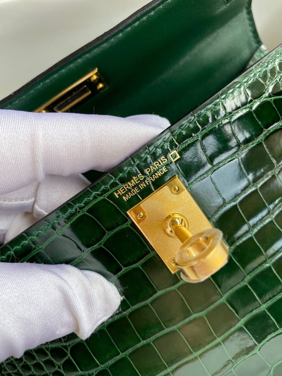 Hermes Kelly Mini II Sellier Handmade Bag In Malachite Shiny Alligator Leather - Image 9