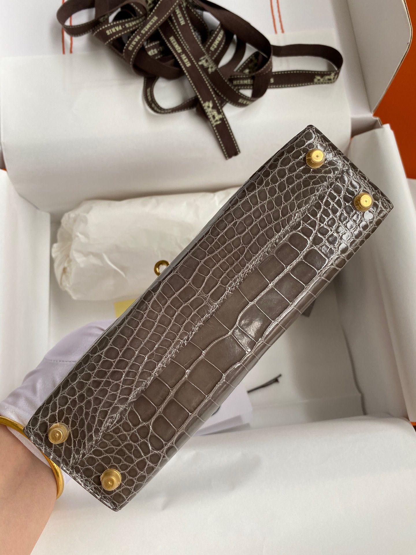 Hermes Kelly Mini II Sellier Handmade Bag in Gris Tourterelle Shiny Alligator Leather - Image 4