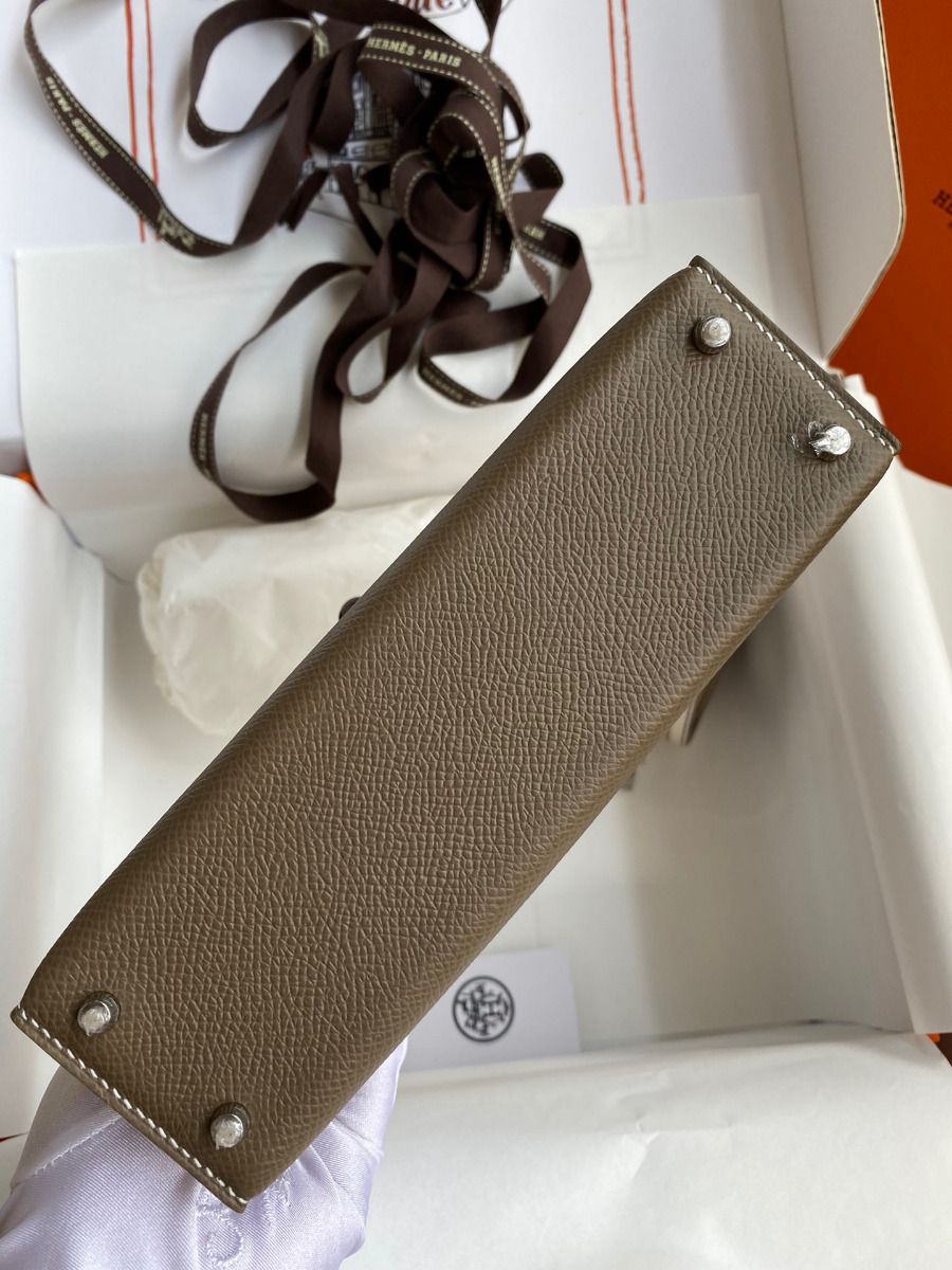 Hermes Kelly Mini II Sellier Bicolor Handmade Bag in Taupe and Craie Epsom Calfskin - Image 4