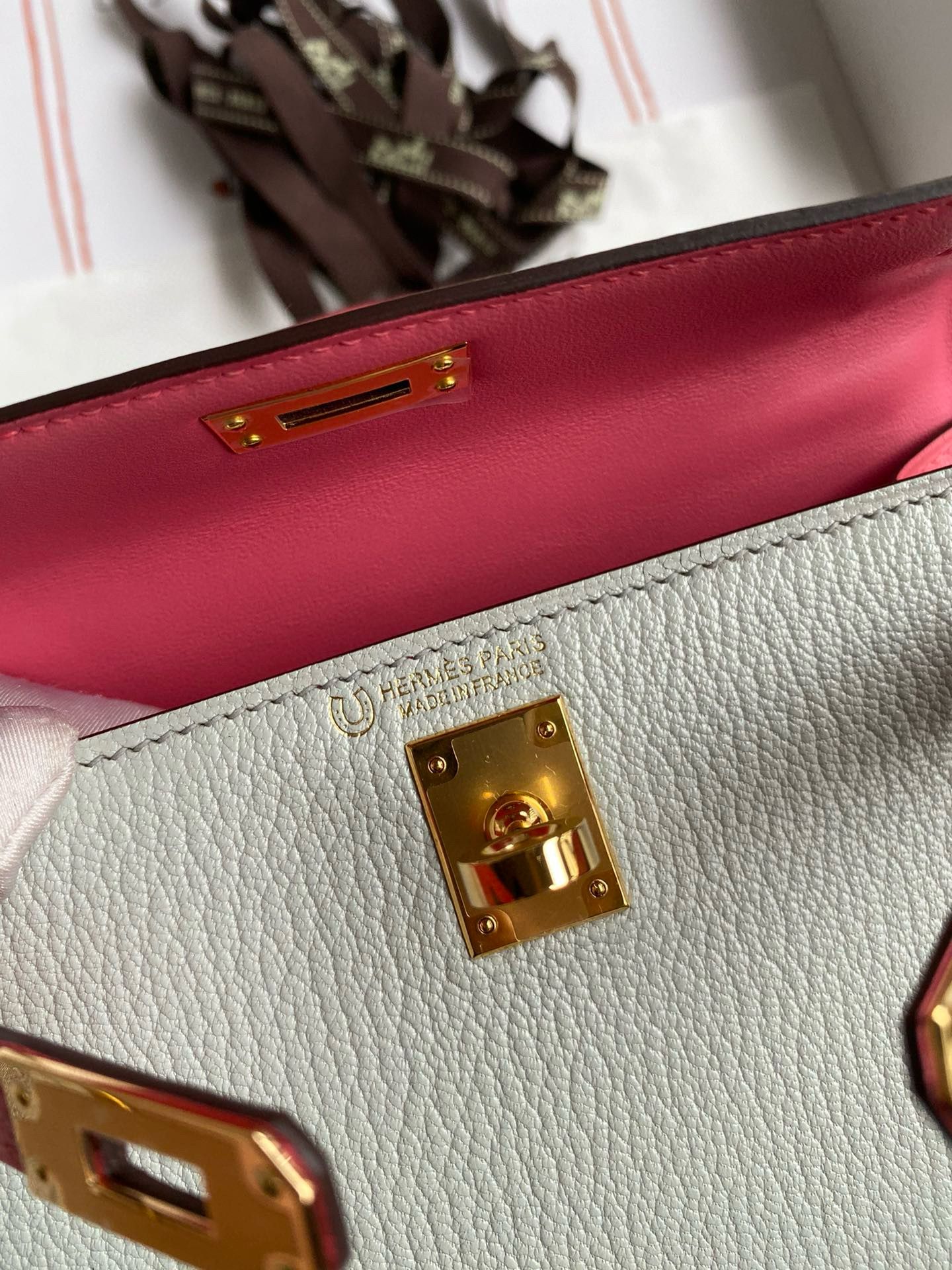 Hermes Kelly Mini II Sellier Bicolor Handmade Bag in Pearl Grey and Rose Azalee Chevre Mysore Leather - Image 9