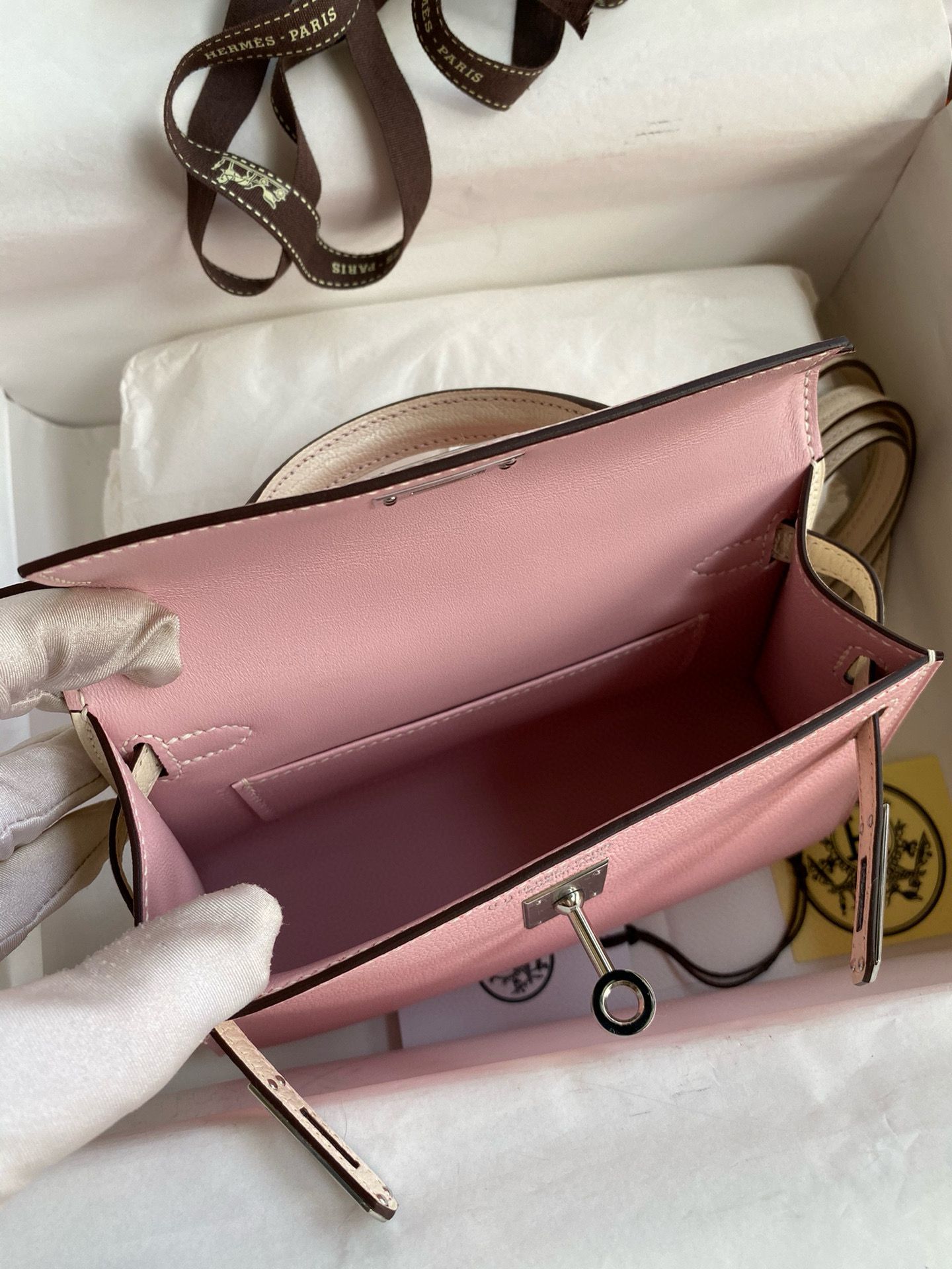 Hermes Kelly Mini II Sellier Bicolor Handmade Bag in Rose Sakura and Nata Chevre Mysore Leather - Image 10
