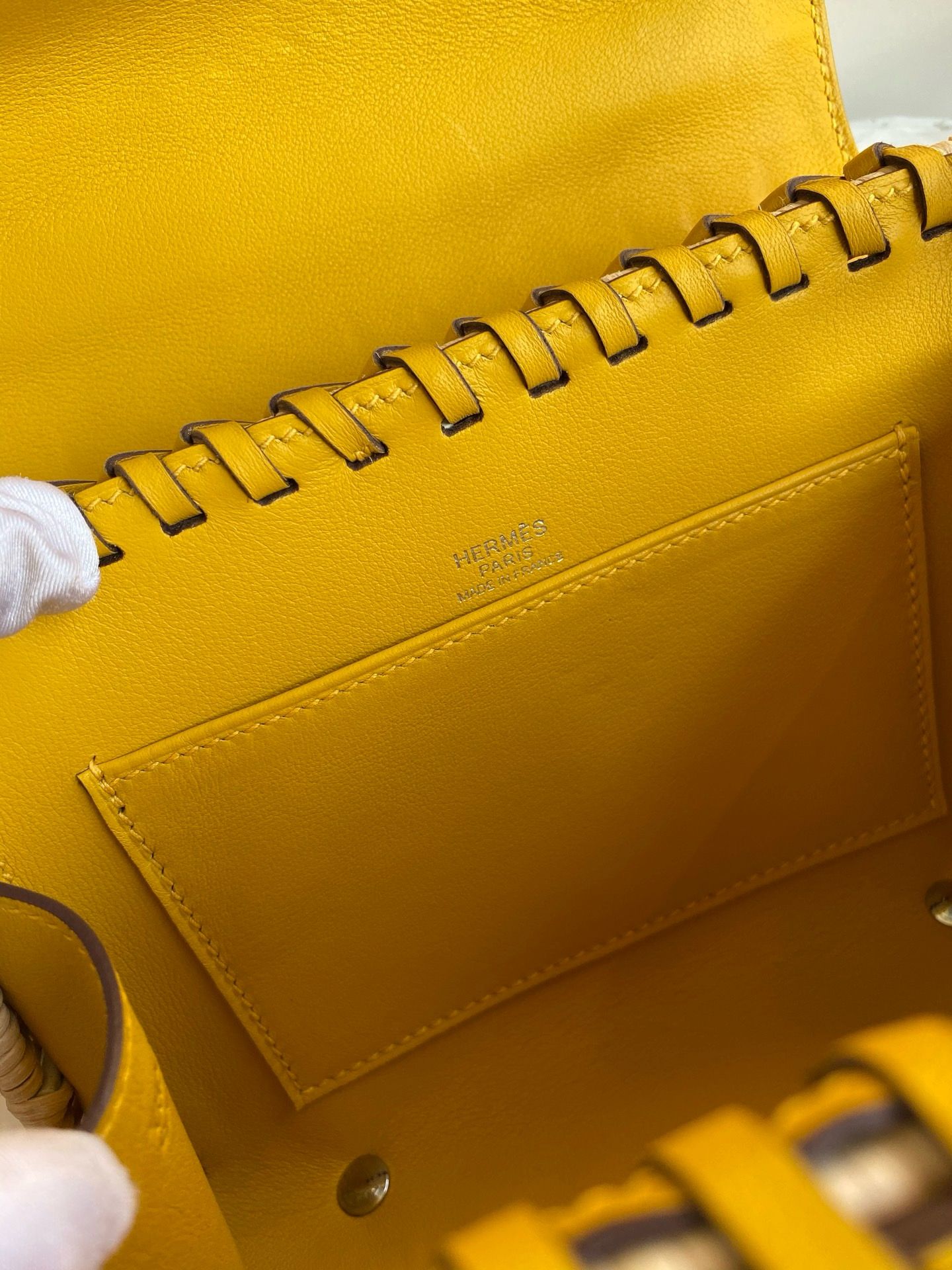 Hermes Picnic Kelly Mini 20 Bag in Wicker and Yellow Calfskin - Image 4