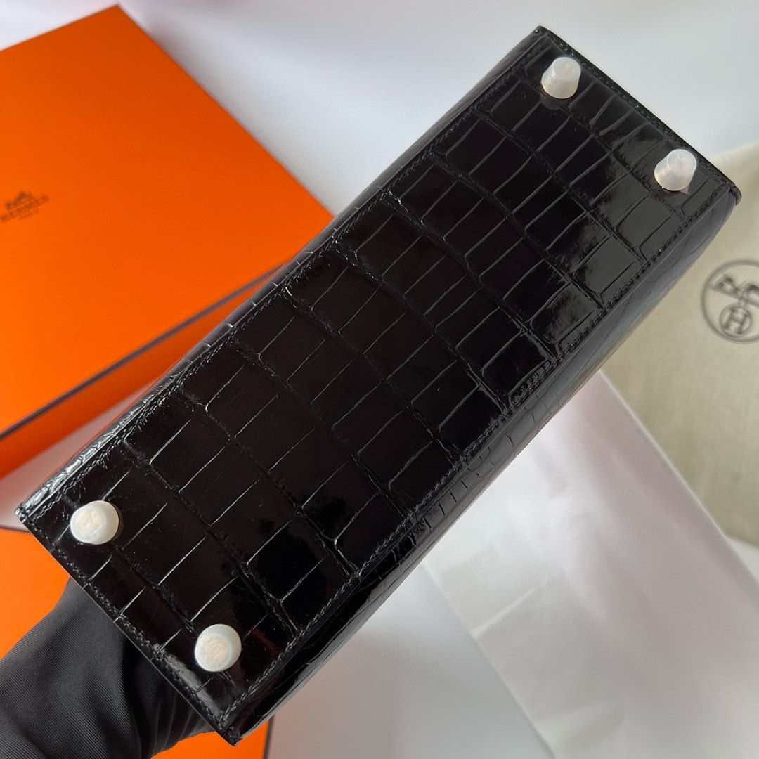 Hermes Kelly 25 Sellier Handmade Bag in Black Shiny Alligator Leather - Image 6