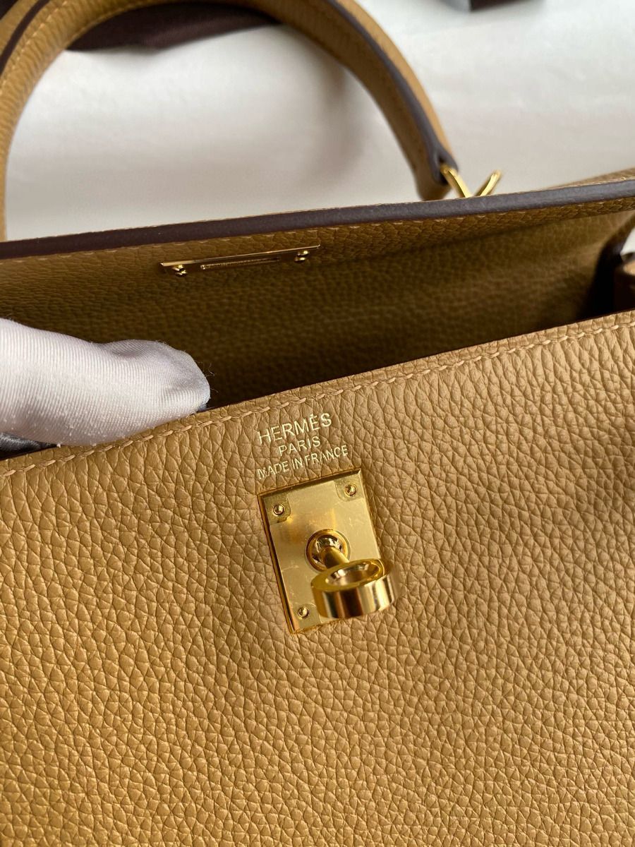 Hermes Kelly Retourne 25 Handmade Bag In Biscuit Clemence Leather - Image 8