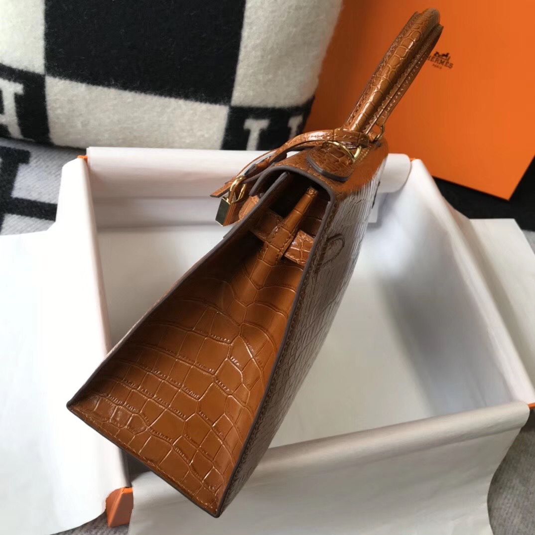 Hermes Kelly 25cm Handmade Bag In Brown Embossed Crocodile Leather - Image 4