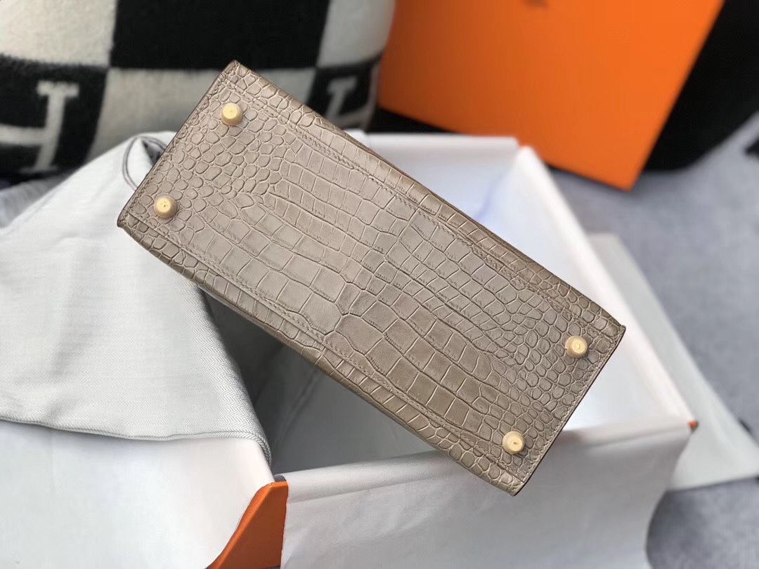 Hermes Kelly 25cm Handmade Bag In Taupe Embossed Crocodile Leather - Image 4