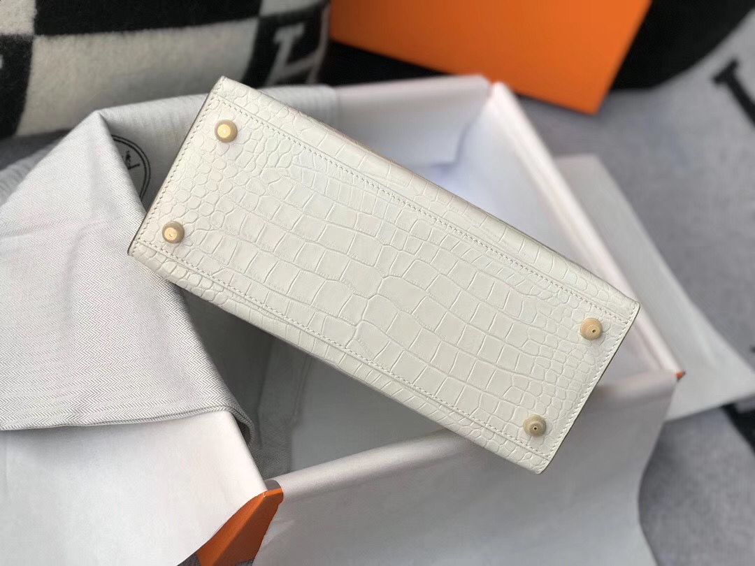 Hermes Kelly 25cm Handmade Bag In White Embossed Crocodile Leather - Image 4