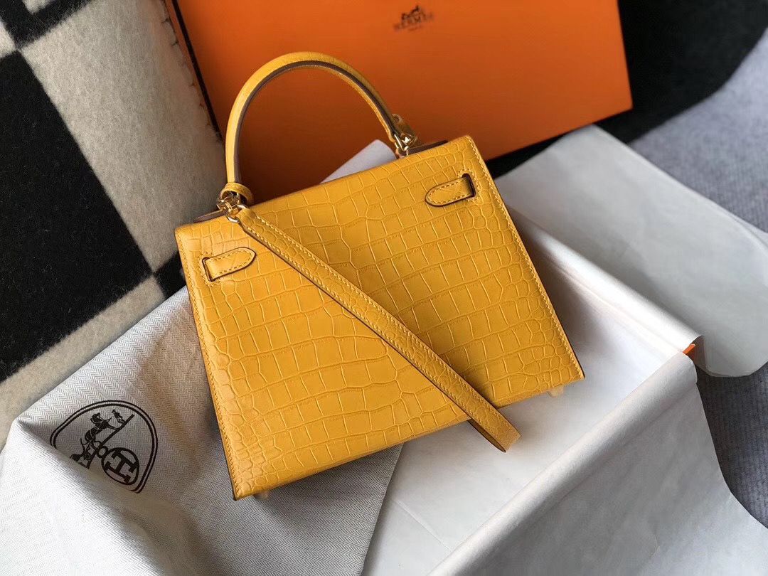 Hermes Kelly 25cm Handmade Bag In Yellow Embossed Crocodile Leather - Image 3