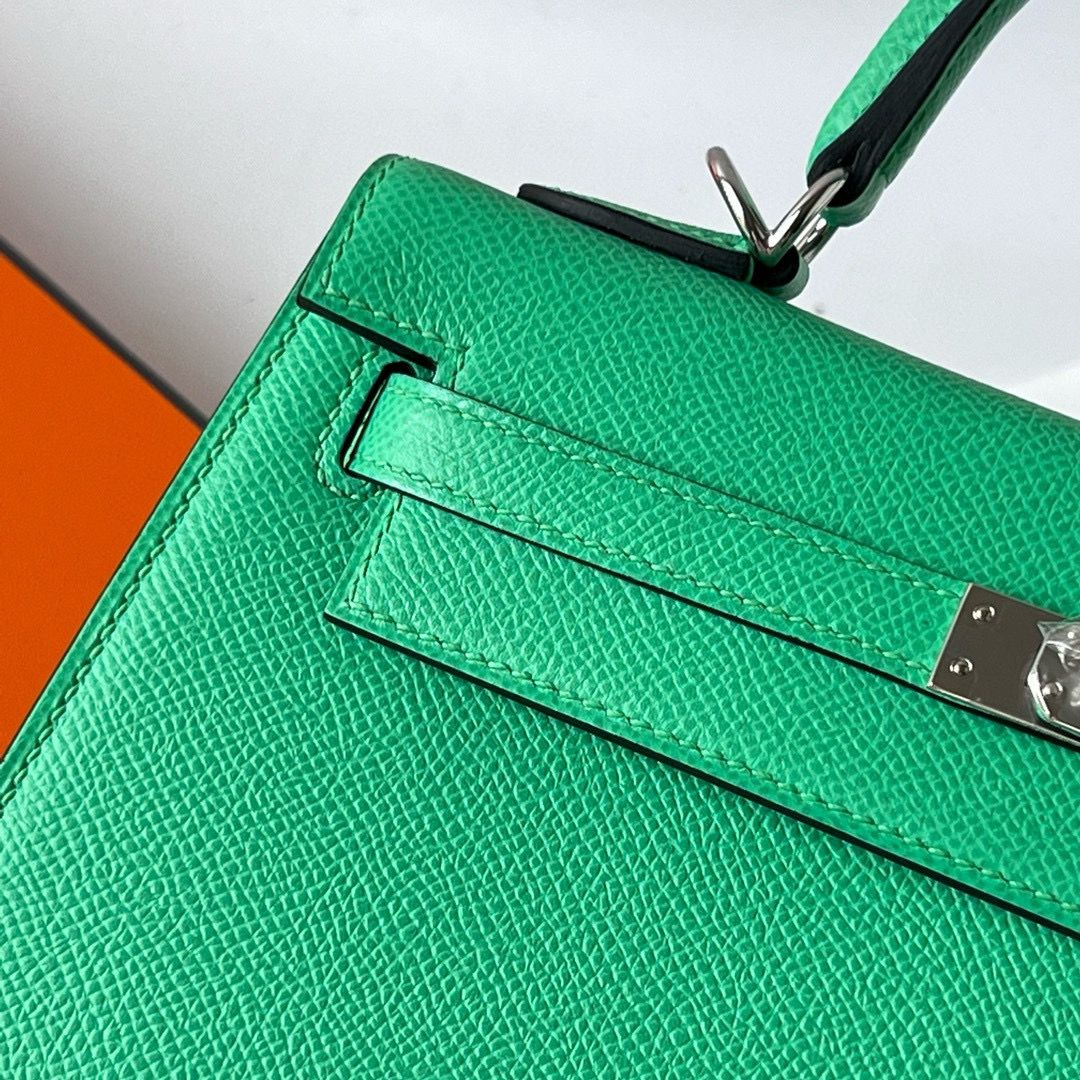 Hermes Kelly Sellier 25 Handmade Bag in Vert Comics Epsom Calfskin - Image 4