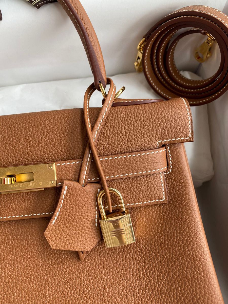 Hermes Kelly Retourne 28 Handmade Bag In Gold Clemence Leather - Image 4