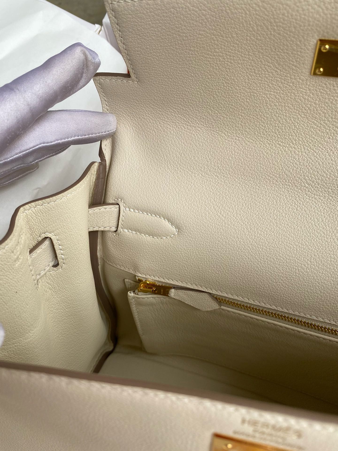 Hermes Kelly Retourne 28 Handmade Bag in Craie Evercolor Calfskin - Image 8