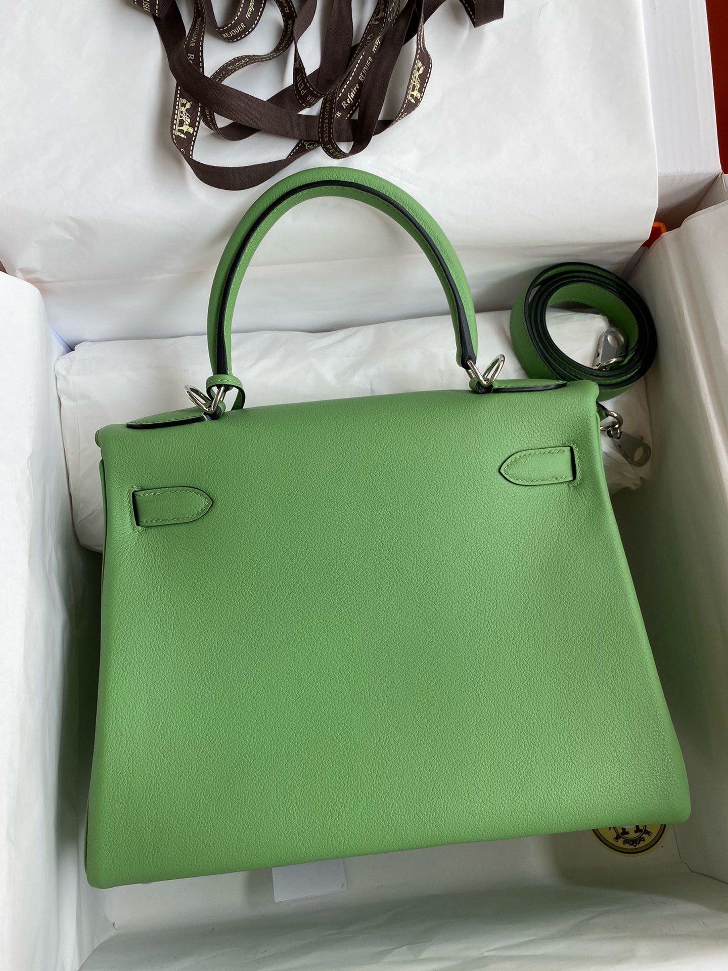 Hermes Kelly Retourne 28 Handmade Bag in Vert Criquet Evercolor Calfskin - Image 3