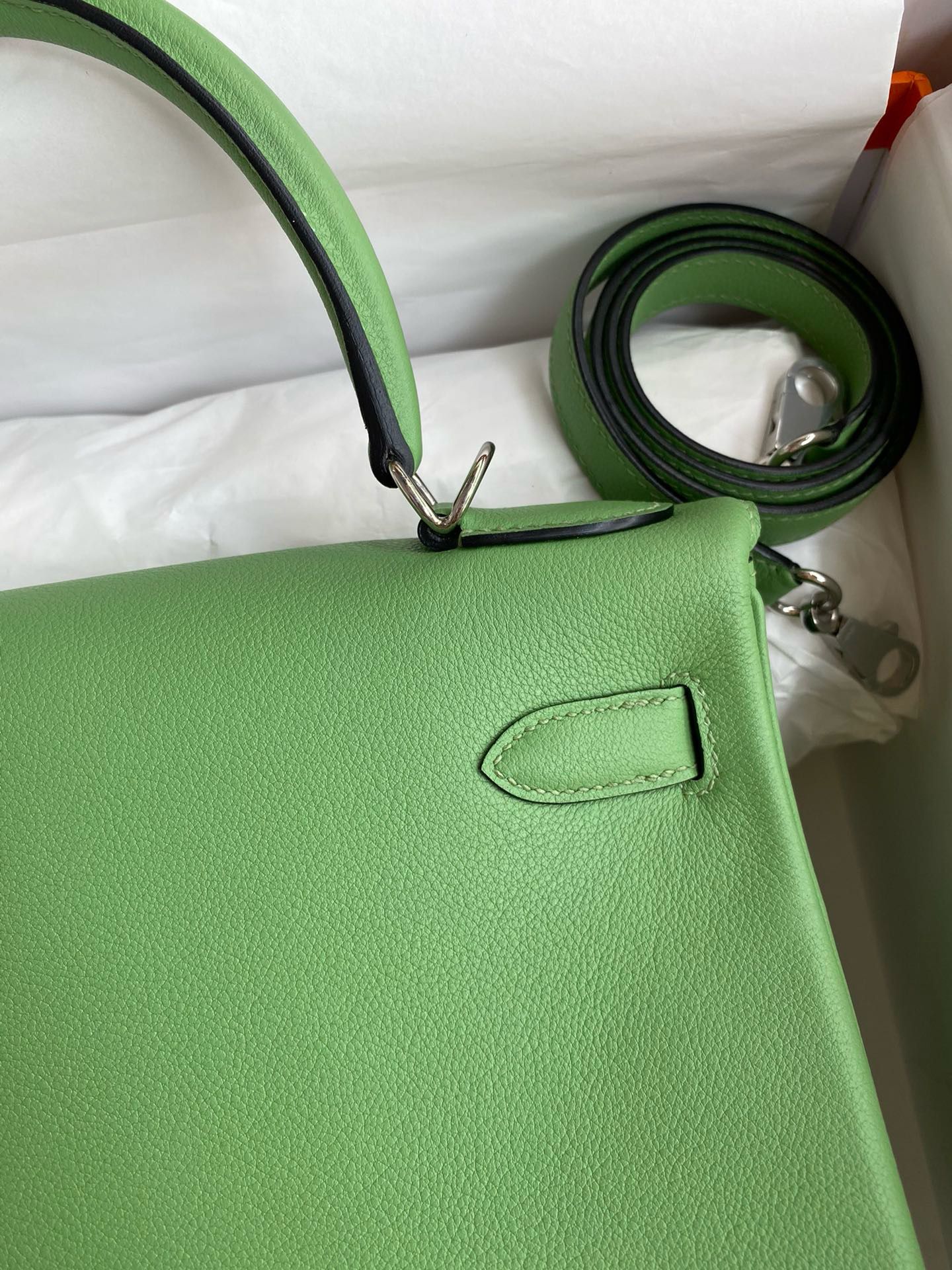 Hermes Kelly Retourne 28 Handmade Bag in Vert Criquet Evercolor Calfskin - Image 5