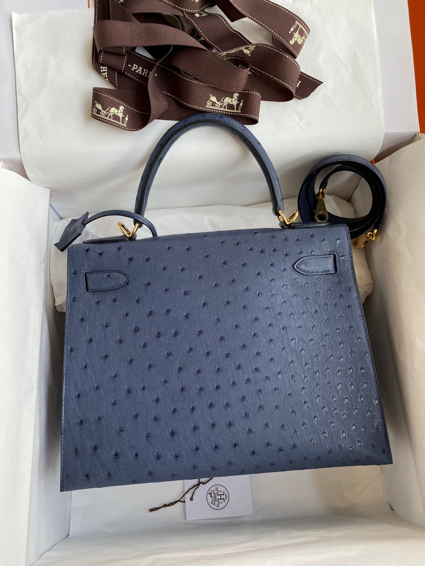 Hermes Kelly Sellier 28 Handmade Bag in Blue de Malte Ostrich Leather - Image 3