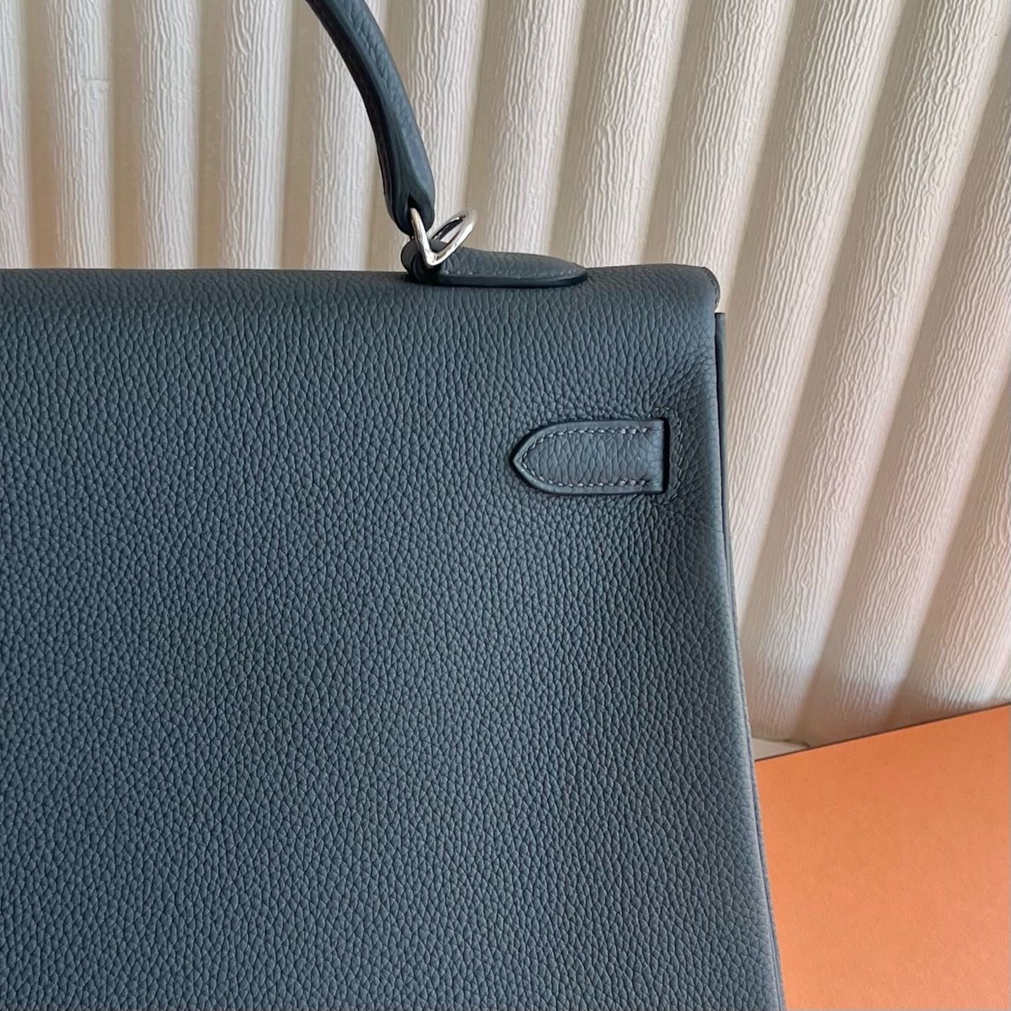 Hermes Kelly Retourne 35 Handmade Bag in Gris Misty Clemence Leather - Image 8