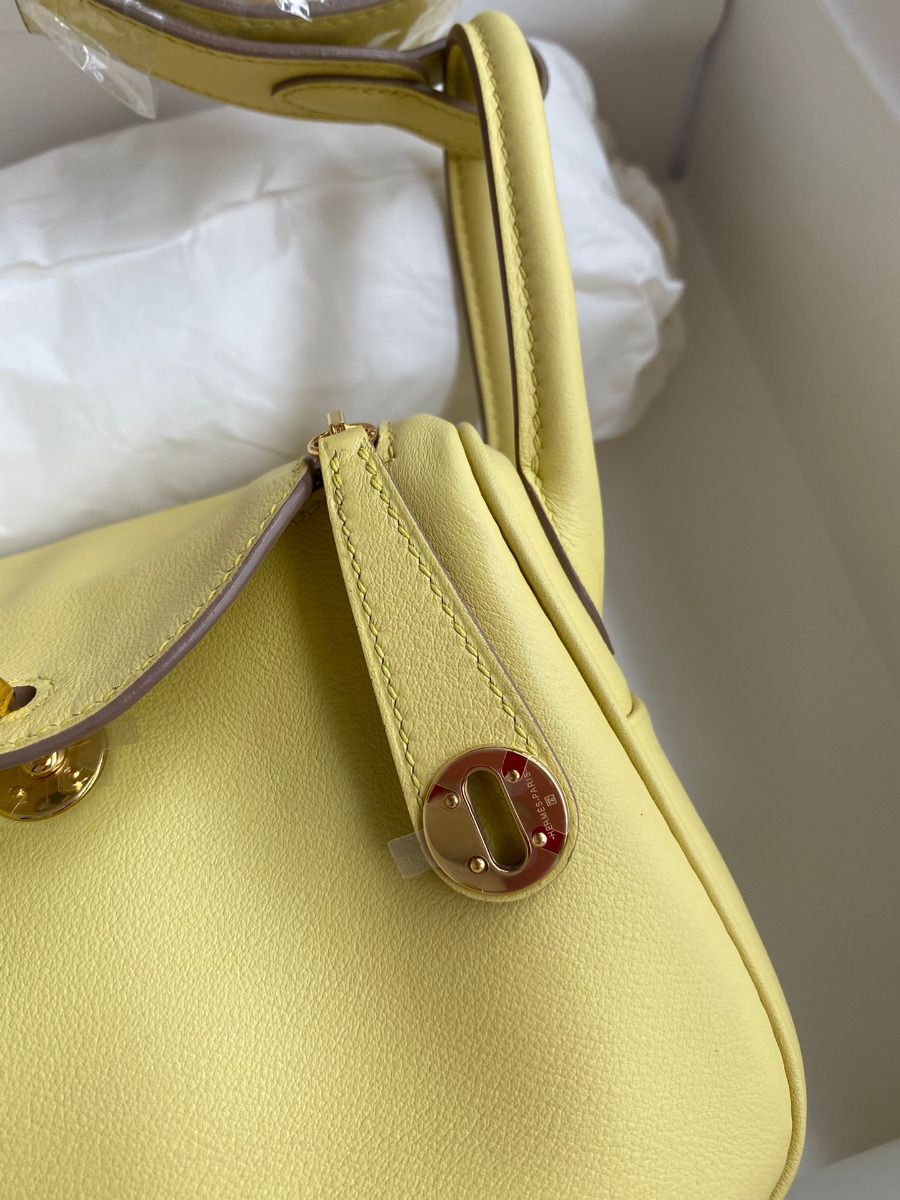 Hermes Mini Lindy Handmade Bag In Jaune Poussin Swift Leather - Image 5