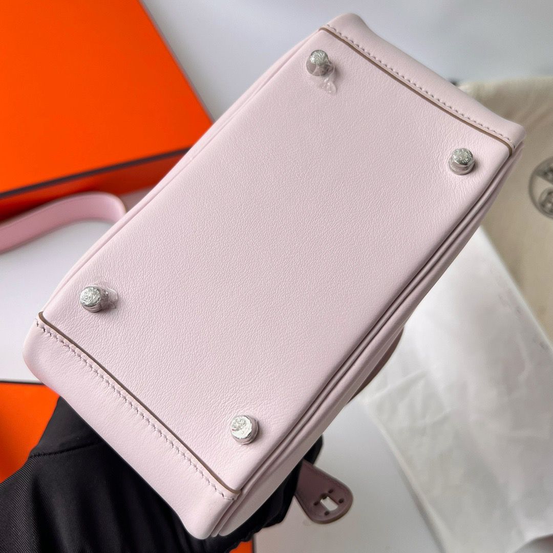 Hermes Mini Lindy Handmade Bag In Mauve Pale Swift Leather - Image 6