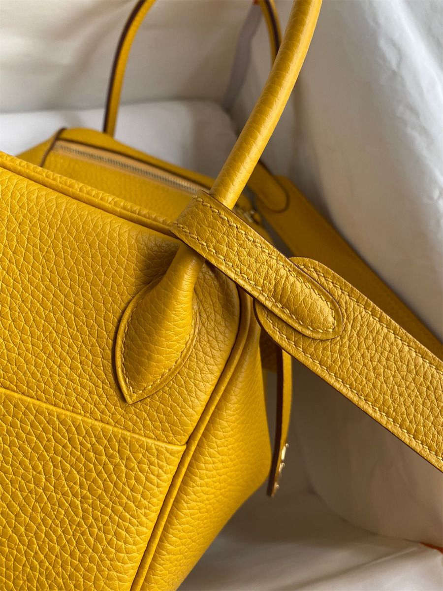 Hermes Lindy 26 Handmade Bag In Jaune Ambre Clemence Leather - Image 5