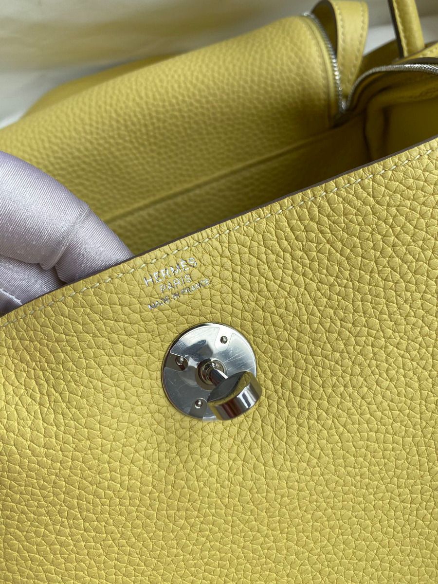 Hermes Lindy 26 Handmade Bag In Jaune Poussin Clemence Leather - Image 10