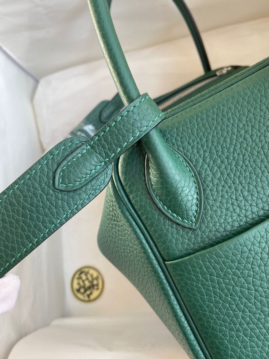 Hermes Lindy 26 Handmade Bag In Malachite Clemence Leather - Image 5