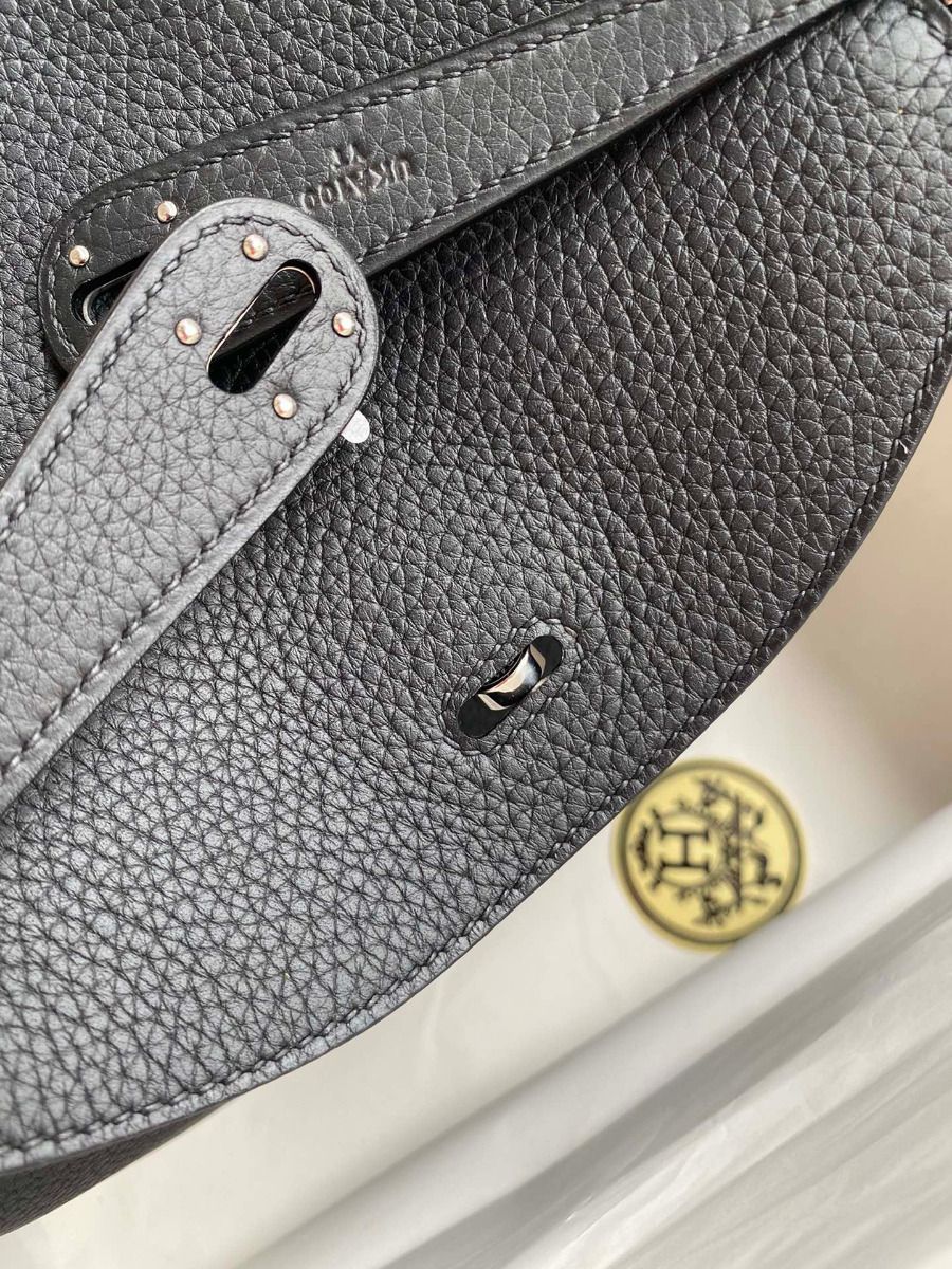 Hermes Lindy 26 Handmade Bag In Black Clemence Leather - Image 7