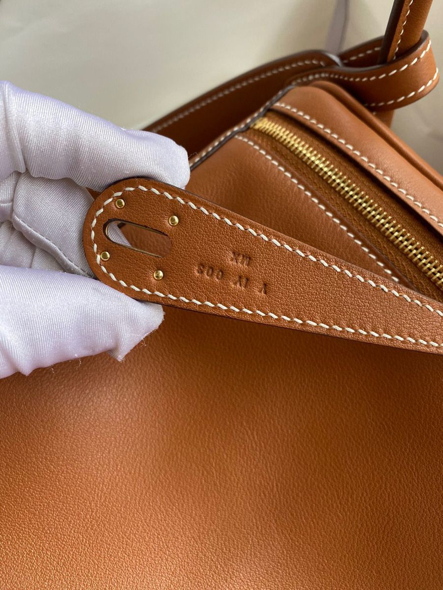 Hermes Lindy 26 Handmade Bag In Gold Swift Calfskin - Image 6