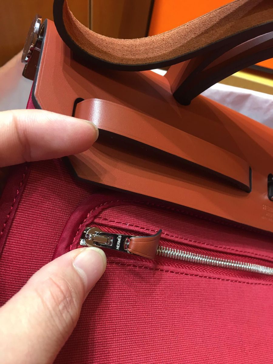 Hermes Herbag Zip 31cm Bag In Camel And Bordeaux - Image 9