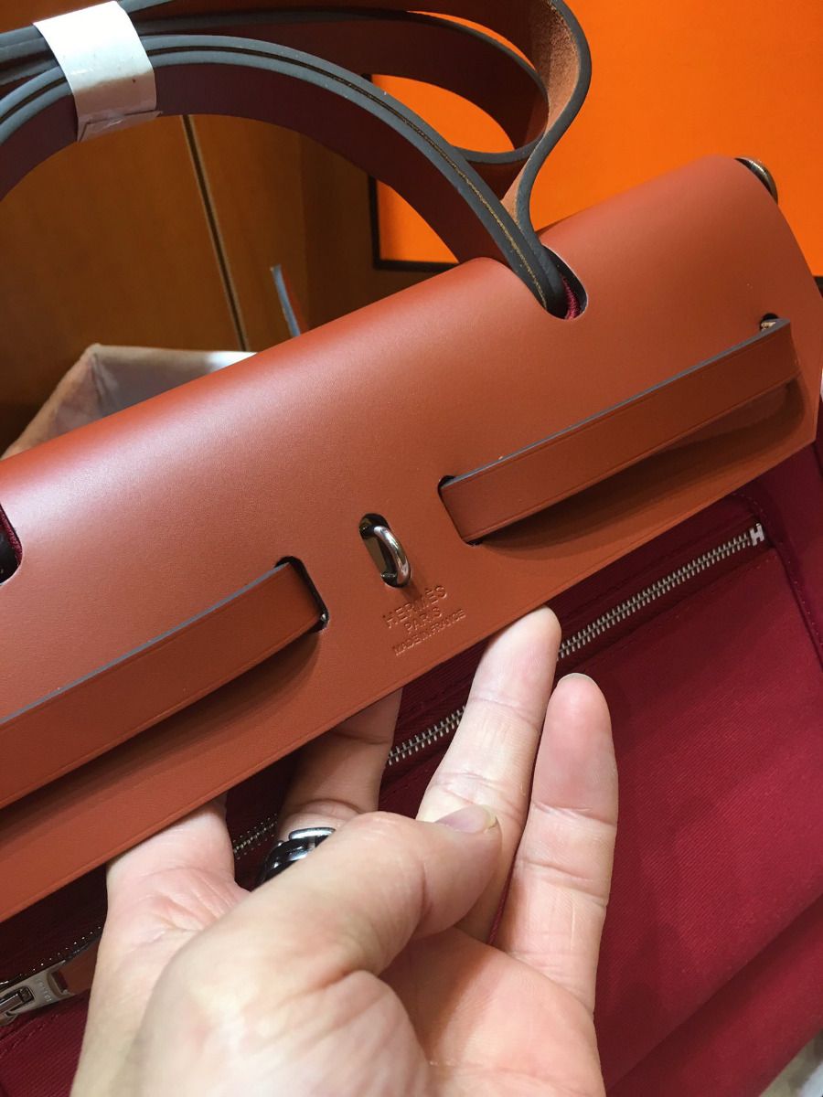 Hermes Herbag Zip 31cm Bag In Camel And Bordeaux - Image 10