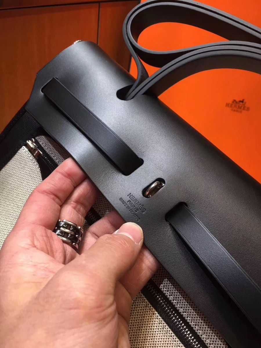 Hermes Herbag Zip 31cm Bag In Black Leather And Toile - Image 7