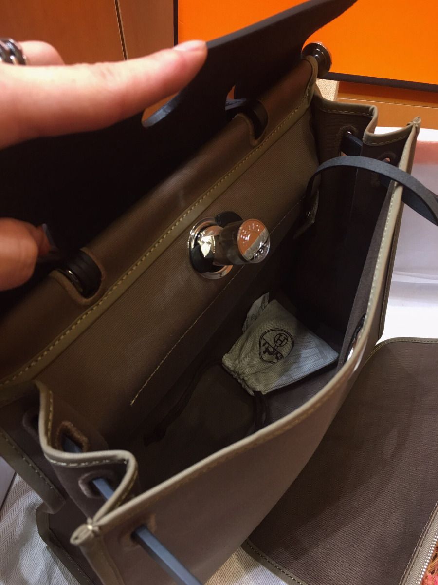 Hermes Herbag Zip 31cm Bag In Black And Taupe - Image 7