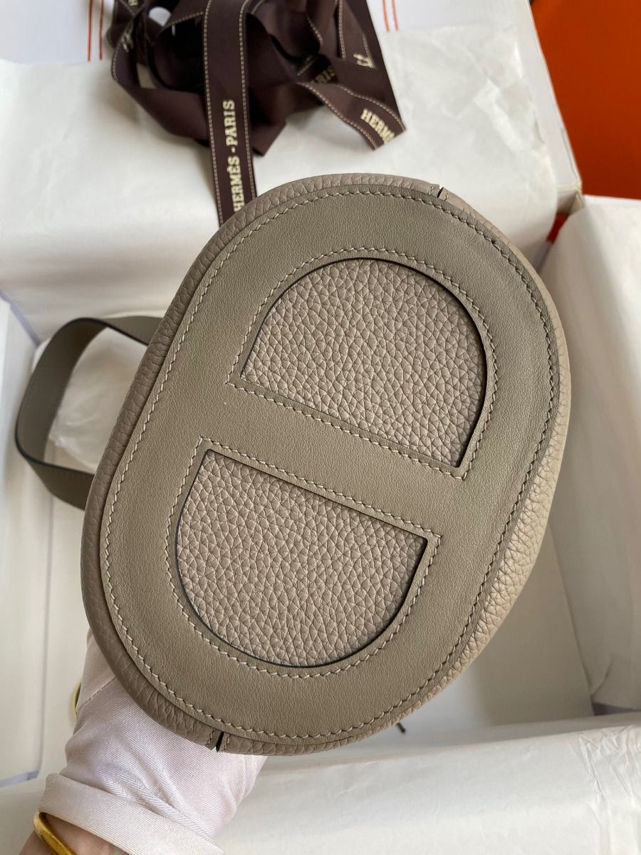 Hermes In The Loop 18 Handmade Bag in Gris Asphalt Clemence Leather - Image 10