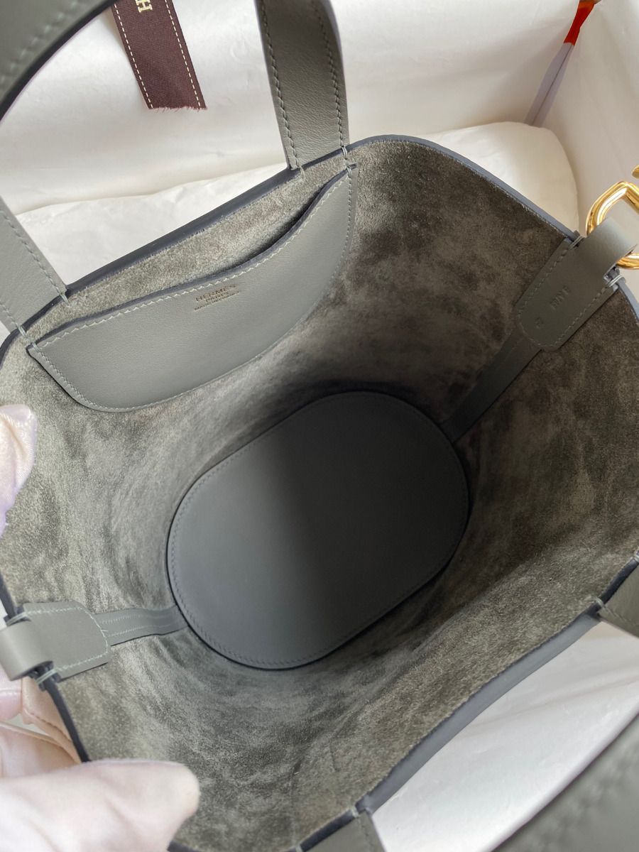 Hermes In The Loop 18 Handmade Bag in Gris Meyer Clemence Leather - Image 6