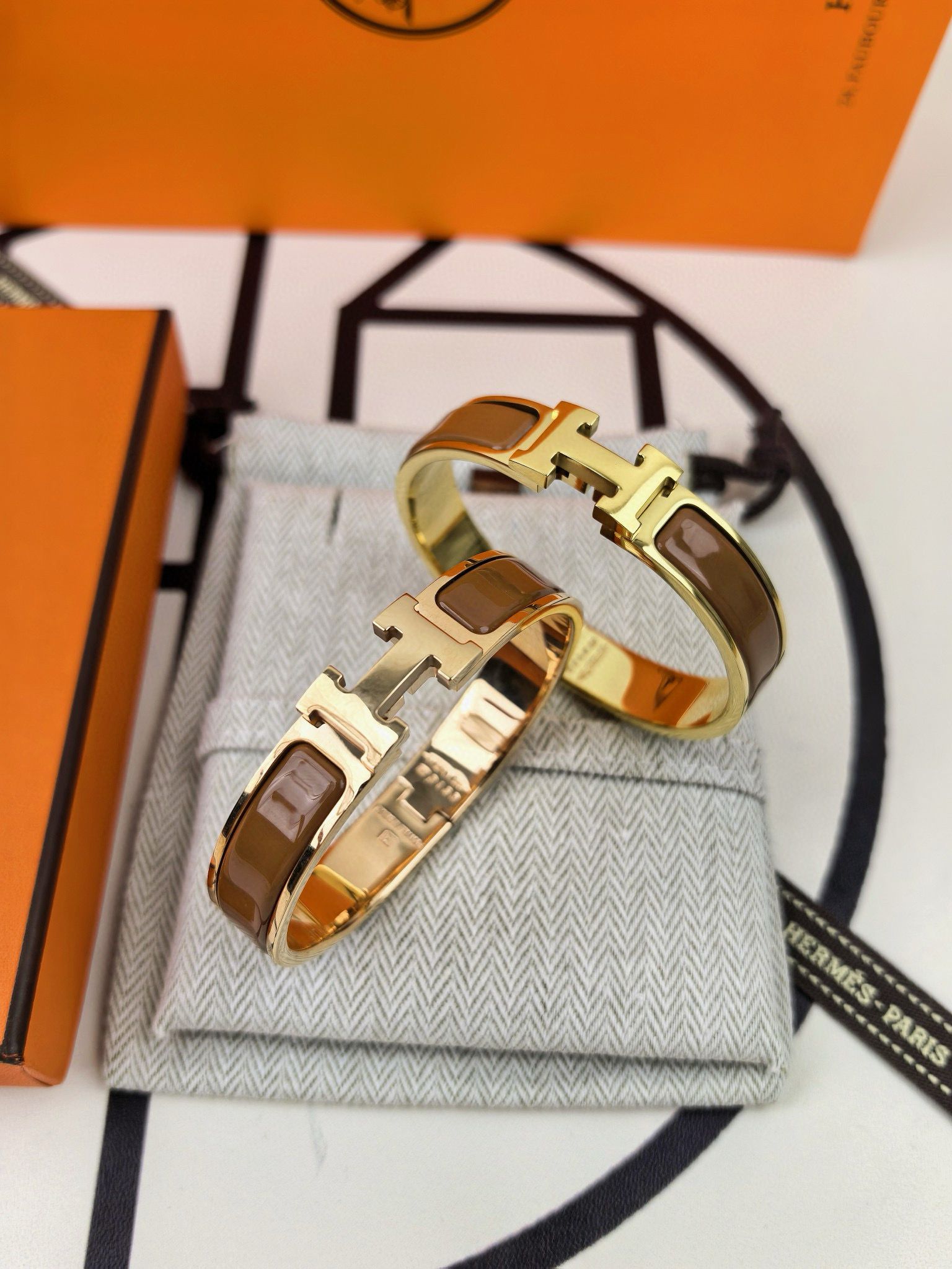 Hermes Chataigne Enamel Clic H Bracelet - Image 5