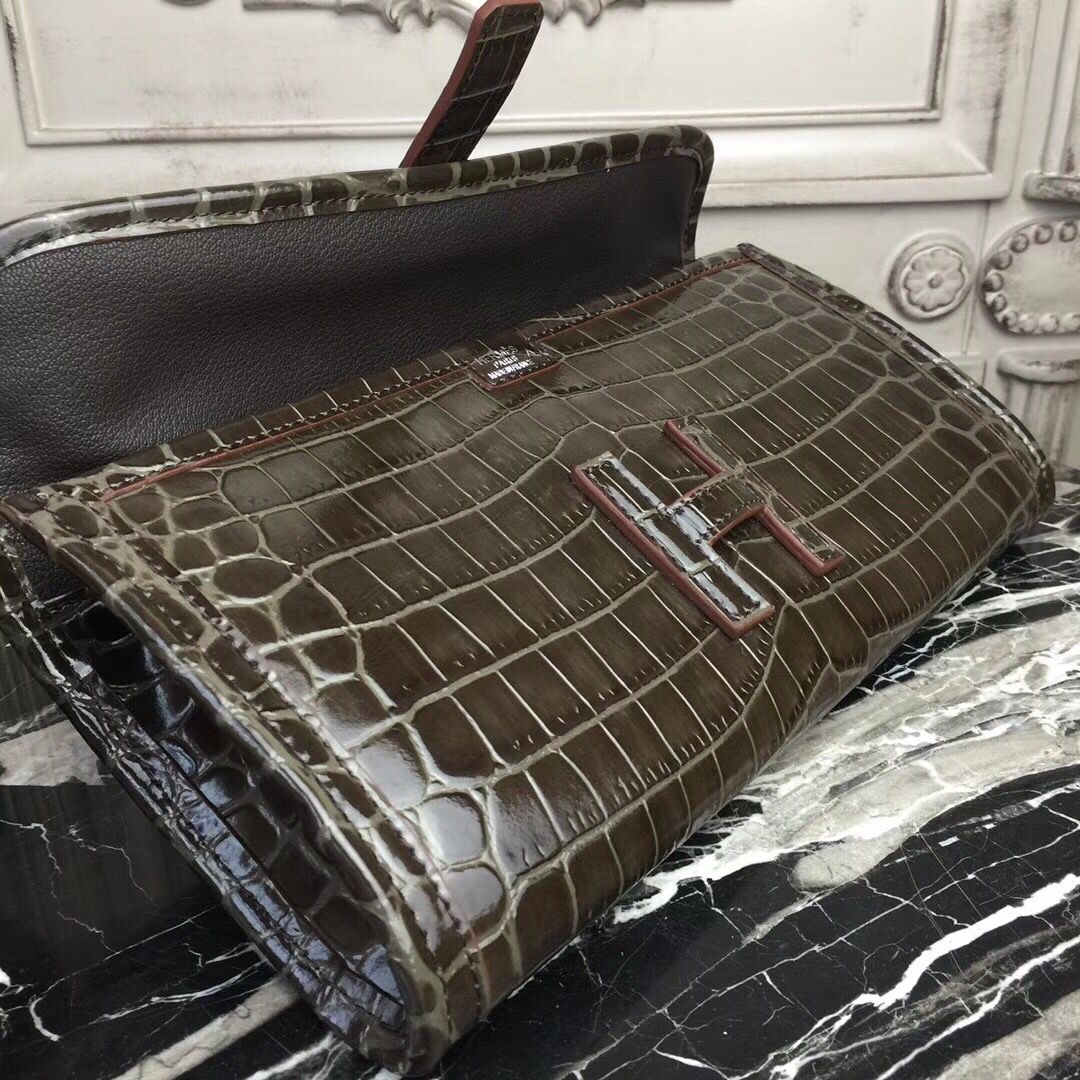 Hermes Jige Elan 29 Clutch In Chocolate Crocodile Leather - Image 8