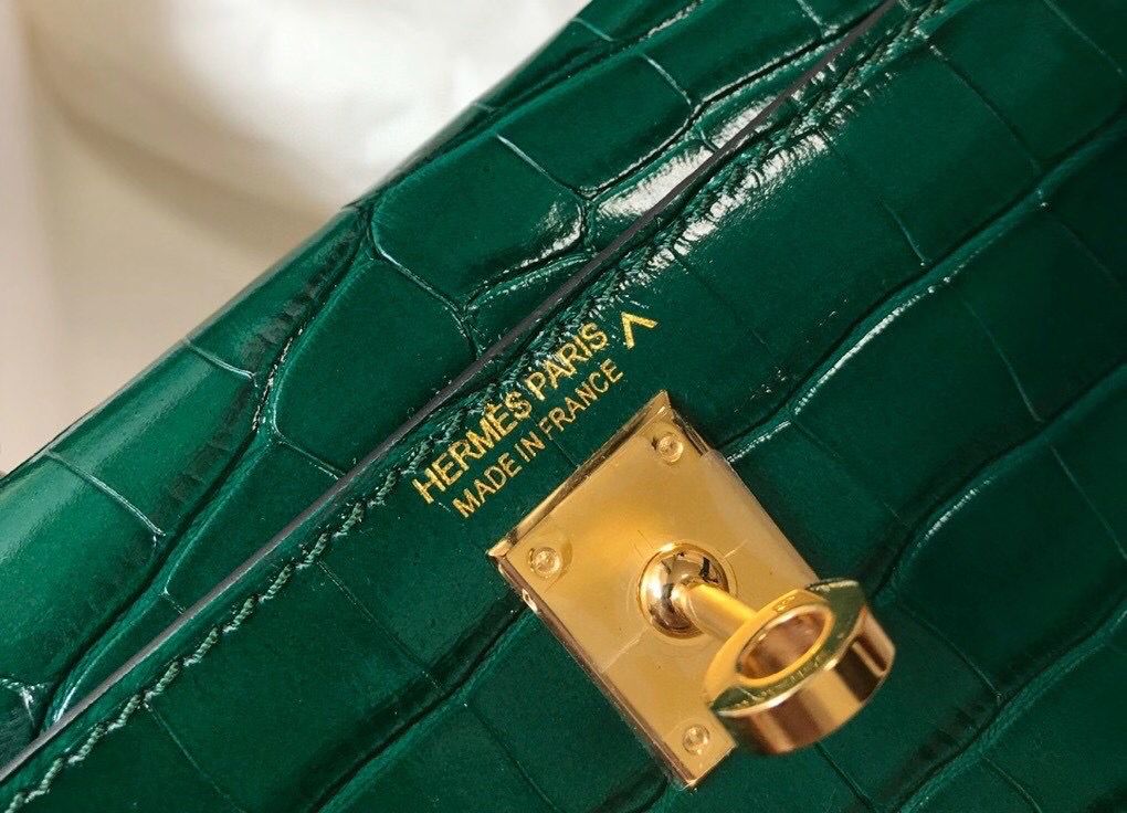 Hermes Kelly Mini II Bag In Green Embossed Crocodile Leather - Image 6