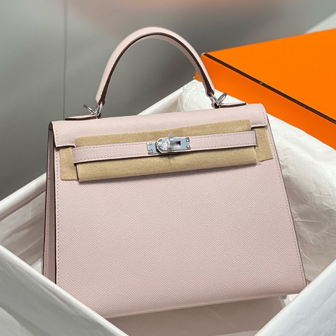 Hermes Kelly 25cm Sellier Bag In Mauve Pale Epsom Leather - Image 10