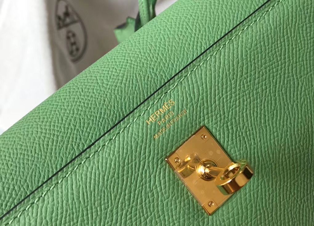 Hermes Kelly 28cm Bag In Vert Criquet Epsom Leather GHW - Image 7