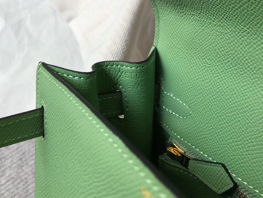 Hermes Kelly 28cm Bag In Vert Criquet Epsom Leather GHW - Image 8