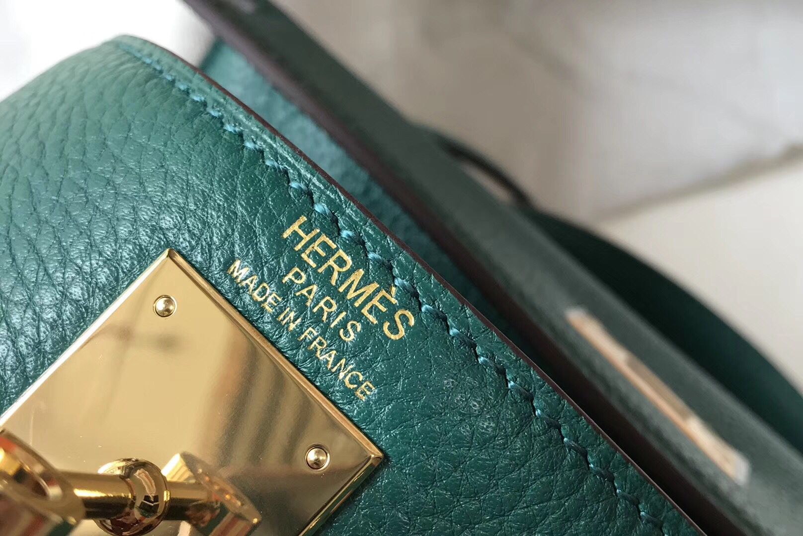 Hermes Kelly 32cm Bag In Malachite Clemence Leather GHW - Image 7