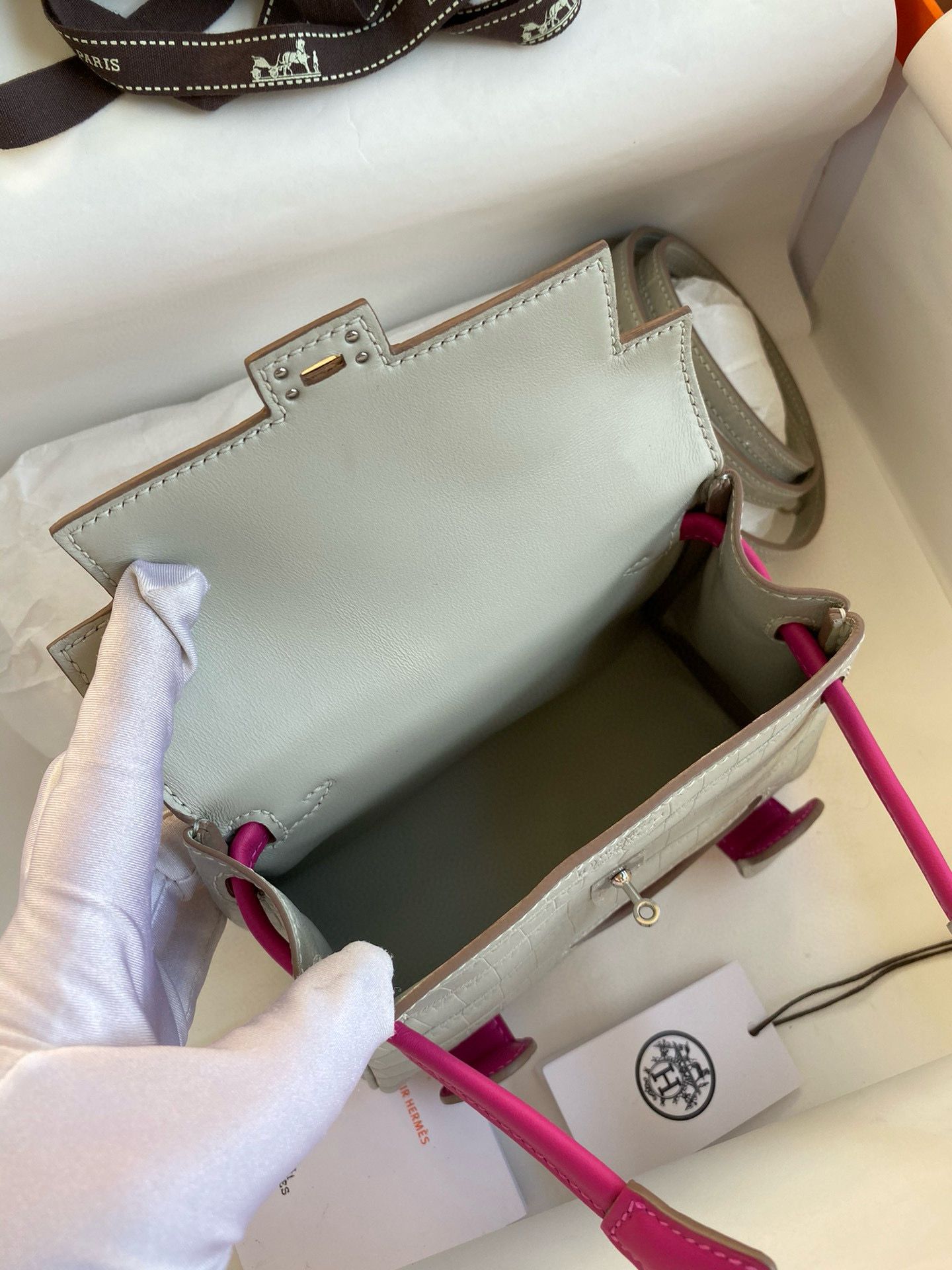 Hermes Kelly Doll Bag in Pearl Grey Matte Alligator Leather - Image 10