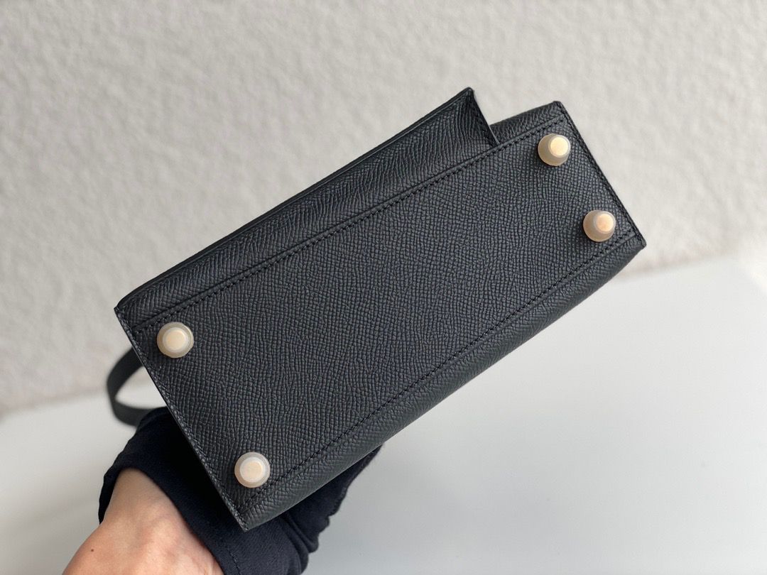 Hermes Kelly En Desordre 20 Handmade Bag In Black Epsom Calfskin - Image 4
