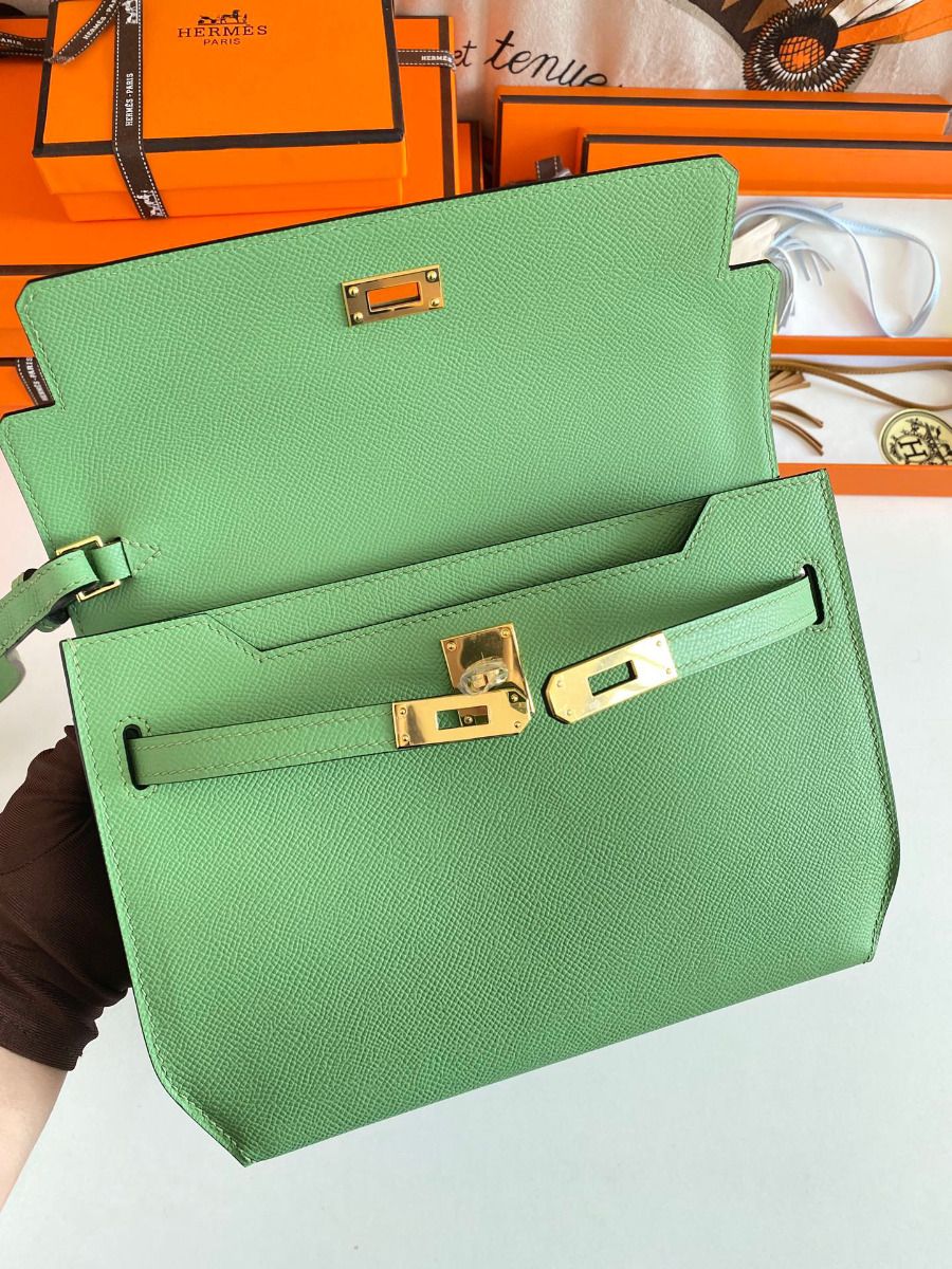 Hermes Kelly Depeches 25 Pouch in Vert Criquet Epsom Calfskin - Image 7
