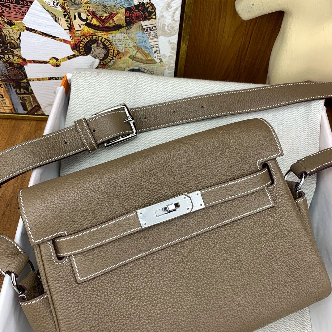 Hermes Kelly Messenger Bag in Taupe Clemence Leather - Image 4