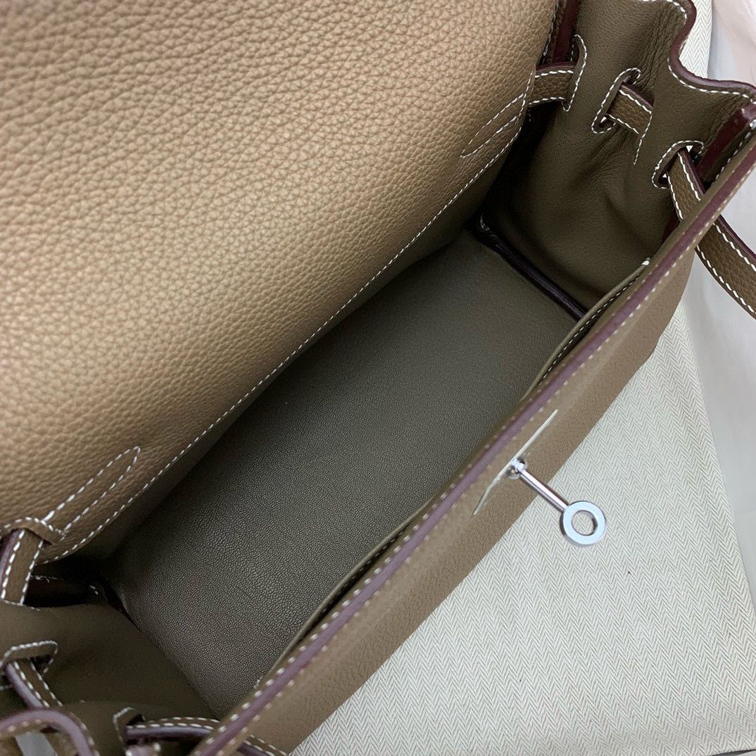 Hermes Kelly Messenger Bag in Taupe Clemence Leather - Image 5