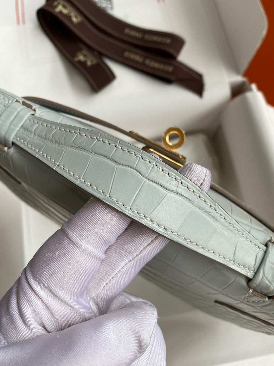 Hermes Kelly Pochette Handmade Bag In Pearl Grey Matte Alligator Leather - Image 8